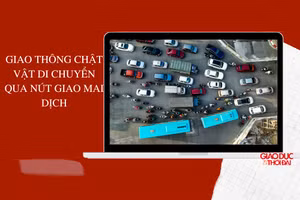 Chật vật di chuyển qua nút giao Mai Dịch