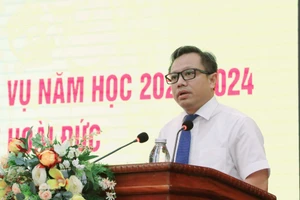 Ông Nguyễn Trúc Anh - Bí thư Huyện ủy Hoài Đức nêu một số nhiệm vụ với ngành Giáo dục đào tạo huyện trong năm học mới.