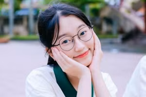 Vũ Thị Vân Anh với gương mặt xinh xắn và thành tích học tập ấn tượng trong suốt 3 năm học tại Trường THPT Hoàng Văn Thụ - Nam Định.