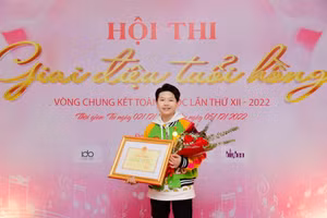 Lê Song Tùng đã đoạt Huy chương Vàng đơn ca hội thi “Giai điệu tuổi hồng” cấp thành phố Hà Nội; Huy chương Bạc đơn ca hội thi “Giai điệu tuổi hồng” toàn quốc 2022. 