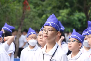 Học sinh khối 6 Trường Lương Thế Vinh trong ngày khai giảng năm học mới 2023-2024.