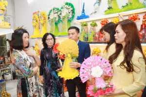 Lãnh đạo Hội Khoa học Tâm lý - Giáo dục Việt Nam thăm xưởng thực nghiệm hướng nghiệp của Trung tâm Nghiên cứu và Ứng dụng Tâm lý Giáo dục Ngọc Ân tại phường Dương Nội, quận Hà Đông trong ngày 17/2. 