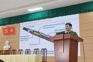 Thiếu tá Lê Quang Sáng đến từ Trường Cao đẳng Cảnh sát nhân dân 1 chia sẻ về tác hại của thuốc lá điện tử.