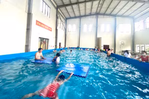 Mô hình bể bơi thông minh đang phát huy hiệu quả trong việc phát triển thể chất cũng như phòng chống đuối nước cho học sinh.