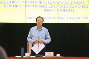 Thứ trưởng Bộ GD&ĐT Phạm ngọc Thưởng phát biểu tại Hội thảo.