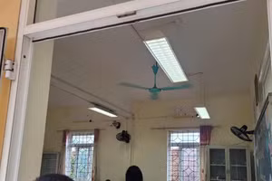 Việc lắp điều hòa ở lớp học cần sự thống nhất, tự nguyện từ phụ huynh học sinh.