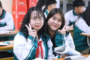 Đa số học sinh khối 9 ở Hà Nội đều vui mừng trước thông tin năm 2023 không phải thi thêm môn thứ 4 để vào lớp 10 THPT. Ảnh: Đình Tuệ.