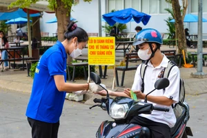 Công tác phòng dịch được các nhà trường chú trọng để đảm bảo an toàn cho người học. 