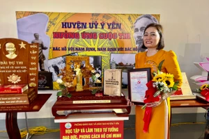 Cô Nguyễn Thị Kim Dung - giáo viên Trường Tiểu học Yên Trị (Ý Yên, Nam Định) đạt giải Nhất Cuộc thi viết với chủ đề "Bác Hồ với Nam Định, Nam Định với Bác Hồ".