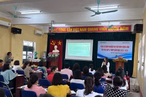 Các thầy cô tại Trường THCS Nguyễn Du, huyện Sóc Sơn được nghe chia sẻ về kinh nghiệm ôn tập môn Tiếng Anh thi vào lớp 10.