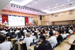 ĐH Kinh tế Kỹ thuật Công nghiệp dành 2 tỷ đồng khen thưởng cho tân sinh viên