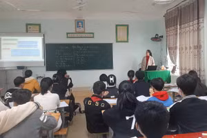 Huyện Quỳnh Lưu (Nghệ An) hiện có 24 giáo viên, nhân viên hợp đồng, đều có thâm niên trên 10 năm. Ảnh: HT