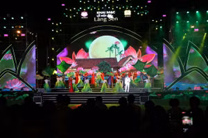 Khai mạc Lễ hội Làng Sen năm 2024