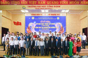 Kỷ niệm 40 năm khoa An toàn Lao động và Sức khỏe nghề nghiệp