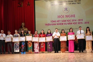 Hà Nội: Ngành Giáo dục Tây Hồ mừng năm học nhiều thắng lợi