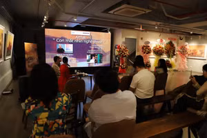 Art Talk 'Con mắt nhìn nghệ thuật' chia sẻ sáng tác tranh lụa của Nguyễn Trọng Dũng.