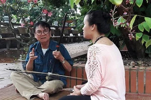 Nhạc sĩ Thao Giang say sưa truyền đạt kiến thức cho học trò.