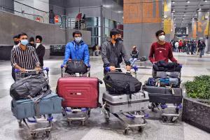 Du học sinh Ấn Độ tại Ukraine trở về nước vào tháng 3/2022.