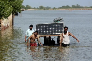 Pakistan chìm trong biển nước sau trận lũ lịch sử vào mùa hè 2022.