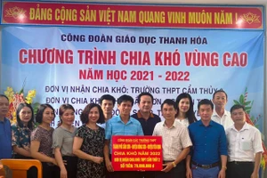 Công đoàn ngành Giáo dục Thanh Hóa chia khó với vùng cao.