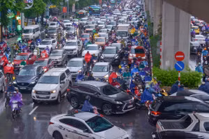 Việc thu phí ô tô vào nội đô Hà Nội có giảm tắc đường giờ cao điểm?