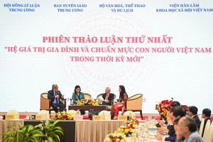 Tọa đàm bàn tròn về tầm quan trọng của việc xây dựng hệ giá trị gia đình và chuẩn mực con người Việt Nam trong thời kỳ mới.