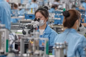 Công nhân, lao động sản xuất tại khu công nghiệp tỉnh Bắc Ninh.