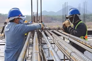 Tình trạng tăng giá vật liệu ảnh hưởng lớn tới người lao động có nhu cầu về nhà ở. Ảnh minh họa