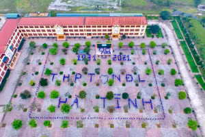 Học sinh vùng biển xếp hình chào mừng 90 năm thành lập Đoàn