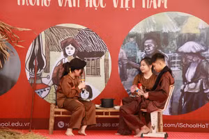 Học sinh iSchool học văn học bằng sân khấu hóa.