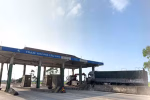 Trạm thu phí Cầu Rác (xã Cẩm Trung, huyện Cẩm Xuyên, Hà Tĩnh)