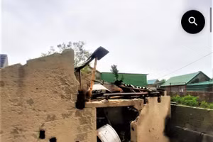 Một nhà dân tại xã Ích Hậu (Lộc Hà, Hà Tĩnh) bị hư hỏng sau trận lốc xoáy.