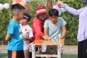 Học sinh thích thú với Ngày hội Kết nối tại trường Hội nhập Quốc tế iSchool Hà Tĩnh.