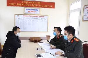 Lê Văn Phong tại cơ quan điều tra (ảnh Công an Hà Tĩnh).