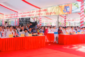 Toàn cảnh lễ kỷ niệm 50 năm thành lập trường THPT Nguyễn Trung Thiên.