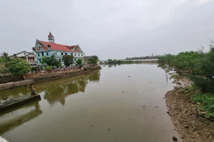 Nhảy xuống sông cứu bạn gái, nam thanh niên mất tích