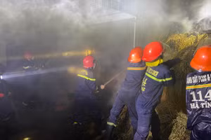 Sau 20 phút đám cháy đã được chức lượng chức năng khống chế.