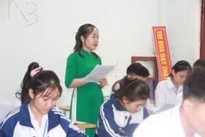 Một tiết ôn tập của học sinh 12, Trường THCS-THPT DTNT Hà Tĩnh