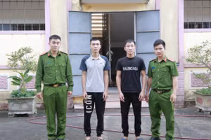 2 đối tượng lừa đảo qua mạng xã hội vừa bị bắt giữ.