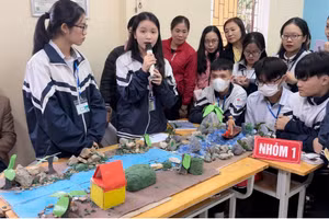 Học sinh trường THPT Hồng Lĩnh hào hứng học Ngữ văn theo định hướng giáo dục STEM.