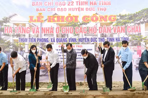 Khởi công xây dựng nhà ở cho các hộ dân xóm vạn chài Tiền Phong