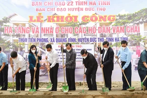 Khởi công xây dựng nhà ở cho các hộ dân xóm vạn chài Tiền Phong