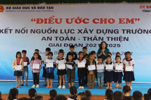 “Điều ước cho em” đến với học sinh miền núi Quảng Bình