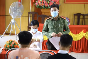  Xử phạt nhóm học sinh đột nhập các lớp học trực tuyến gây rối. (Ảnh: CA Hà Tĩnh)