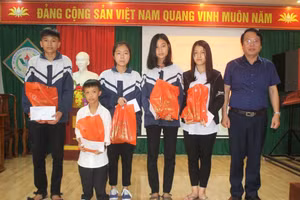 Những “người kết nối” đặc biệt giúp đường tới trường "gần" hơn