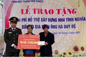 Hỗ trợ hơn 200 triệu đồng xây dựng nhà tình nghĩa cho gia đình khó khăn  