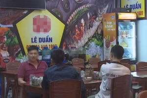 Từ 6h ngày 15/8, tất cả nhà hàng, quán ăn uống ở Hà Tĩnh không phục vụ tại chỗ, chỉ bán mang về.