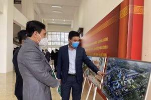 Hà Tĩnh: Tiếp nhận nhiều tư liệu ảnh về Thành cổ và các phủ huyện xưa