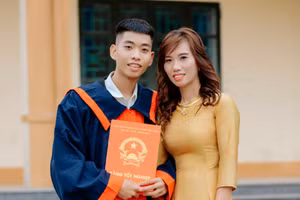 Trần Tiến Mạnh - cựu học sinh Trường THPT Hồng Lĩnh thủ khoa khối C00 của Hà Tĩnh năm 2022.