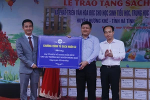 Hà Tĩnh: Trao 254 tủ sách nhân ái đến học sinh miền núi